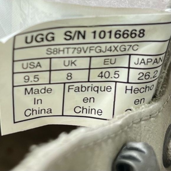 Ugg Bethany Water Resistant Chukka Winter Boot Light Gray Womens Size 9.5 - Picture 10 of 11